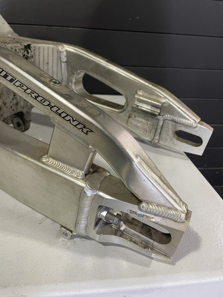 06-07 HONDA CBR1000RR REAR SWINGARM BACK SUSPENSION SWING ARM 52200-MEL-D30