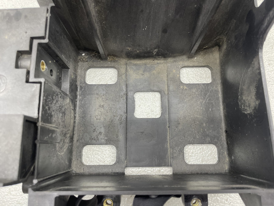 17-23 HARLEY-DAVIDSON ELECTRA GLIDE ULTRA LIMITED FLHTK BATTERY TRAY BOX HOLDER