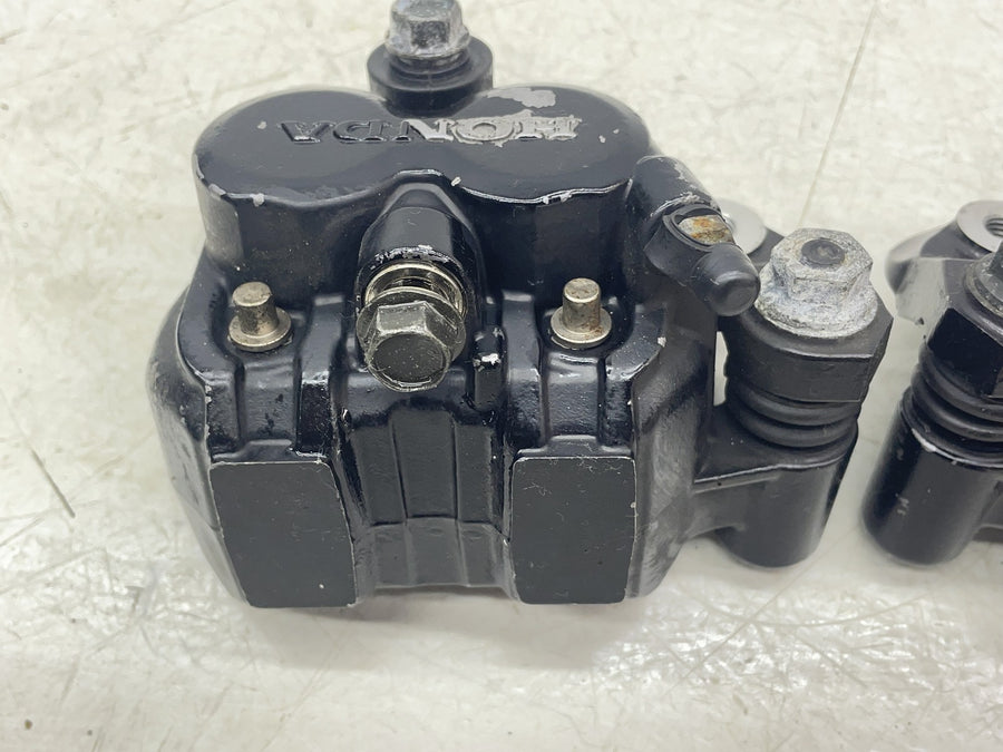 83 HONDA SHADOW 750 VT750 RIGHT LEFT FRONT BRAKE CALIPER SET PAIR CALIPERS
