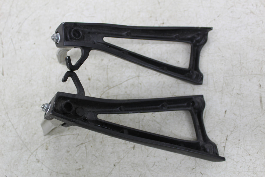 08-16 YAMAHA YZF R6 RIGHT LEFT REAR BACK PASSENGER PEGS STEPS PAIR (SEE DESCP)