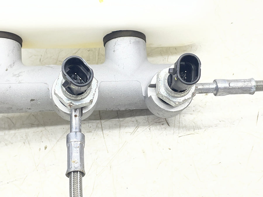 19 POLARIS SLINGSHOT SL BRAKE MASTER CYLINDER RESERVOIR