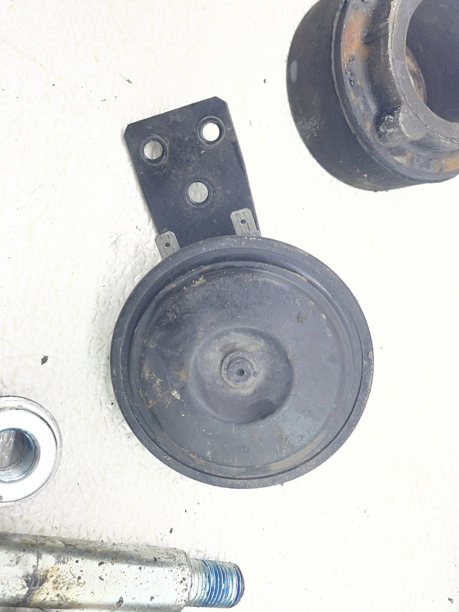 21-22 HARLEY-DAVIDSON IRON 883 XL883N PARTS HARDWARE MOUNTS HORN BATTERY TRAY
