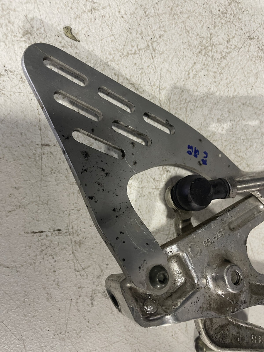 03-05 YAMAHA YZF R6/YZF R6S LEFT REARSET REAR SET FOOT PEG W SHIFTER AND LINKAGE