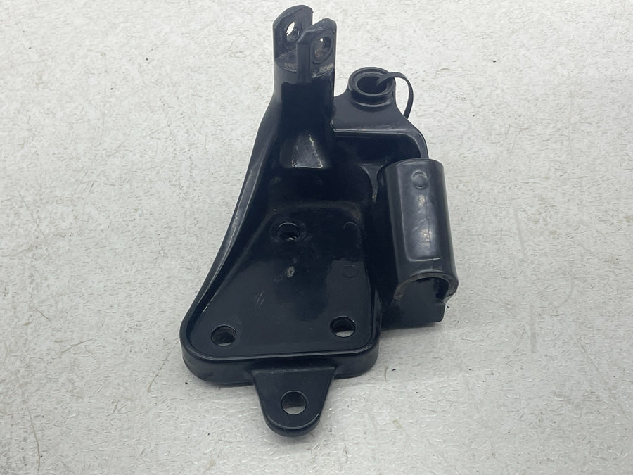 00-06 HARLEY-DAVIDSON SOFTAIL FXST FRONT FOOT RESTS PEG MOUNT BRACKET