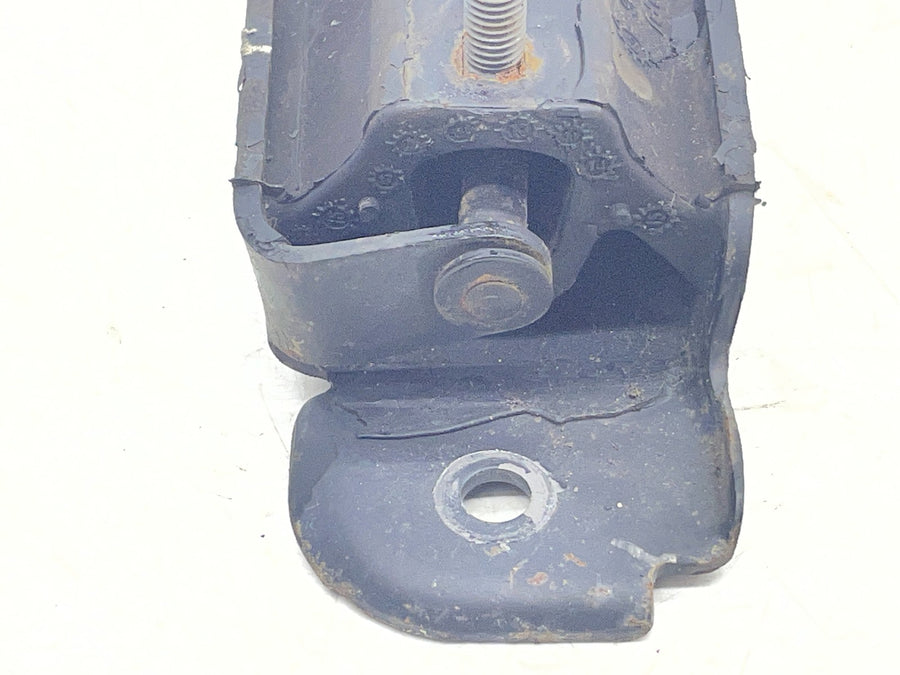 19 POLARIS SLINGSHOT SL TRANSMISSION MOUNT BRACKET 15287646