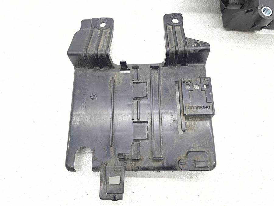 17-23 HARLEY-DAVIDSON ELECTRA GLIDE ULTRA LIMITED FLHTK BATTERY TRAY BOX HOLDER