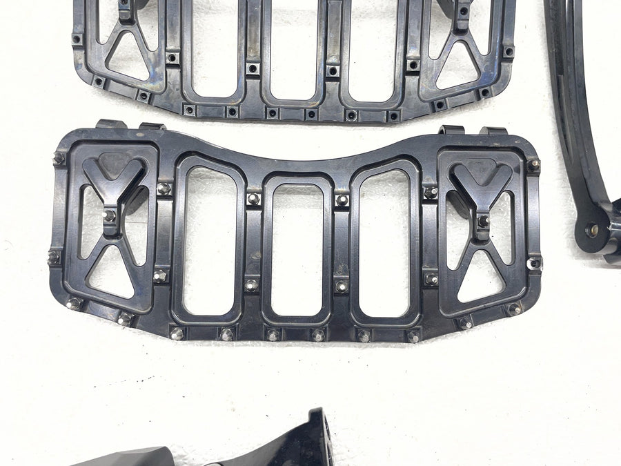 17-23 HARLEY-DAVIDSON STREET GLIDE SPECIAL FLHXS FOOTPEGS SET FLOORBOARDS PEDALS