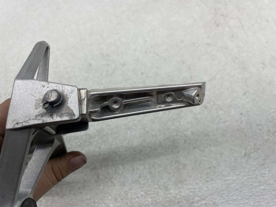 06-15 YAMAHA FZ1 RIGHT REAR BACK PASSENGER PEG