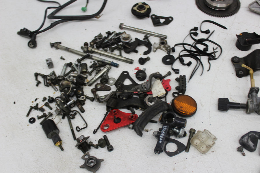 97 SUZUKI BANDIT 600 GSF600S PARTS AND HARDWARE NUTS BOLTS IGNITION ENGINE