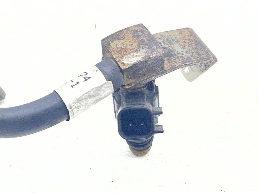 04-06 VICTORY KINGPIN MAIN PRIMARY GAS FUEL INJECTORS RAIL 2520207
