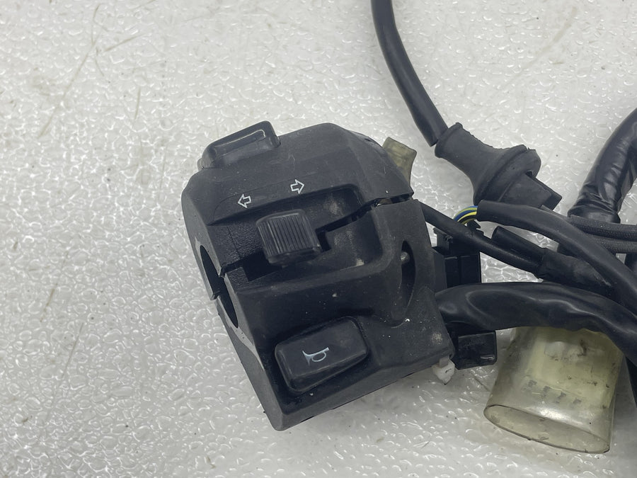15-18 YAMAHA YZF R3 LEFT SWITCH CONTROL HEADLIGHT TURN SIGNAL 1WD-H2910-00-00