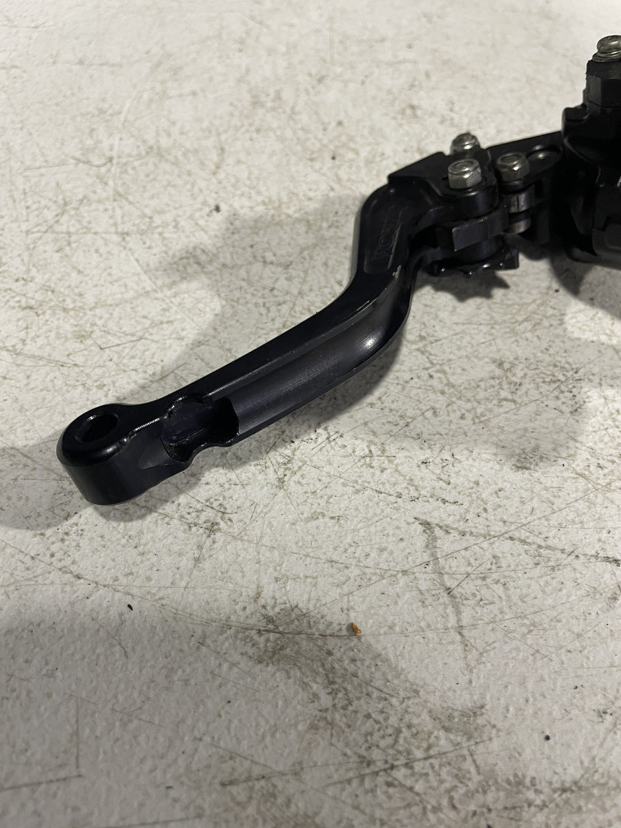 06-07 SUZUKI GSXR750 FRONT BRAKE MASTER CYLINDER W/ VORTEX LEVER 59600-47H10