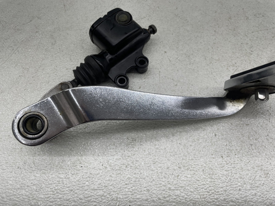 07-11 HARLEY-DAVIDSON STREET GLIDE FLHX REAR BACK BRAKE MASTER CYLINDER