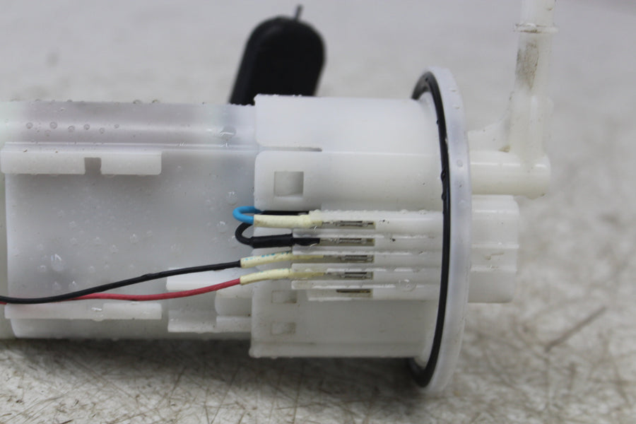 24 SUZUKI GSX-8R FUEL PUMP GAS PETROL SENDER UNIT