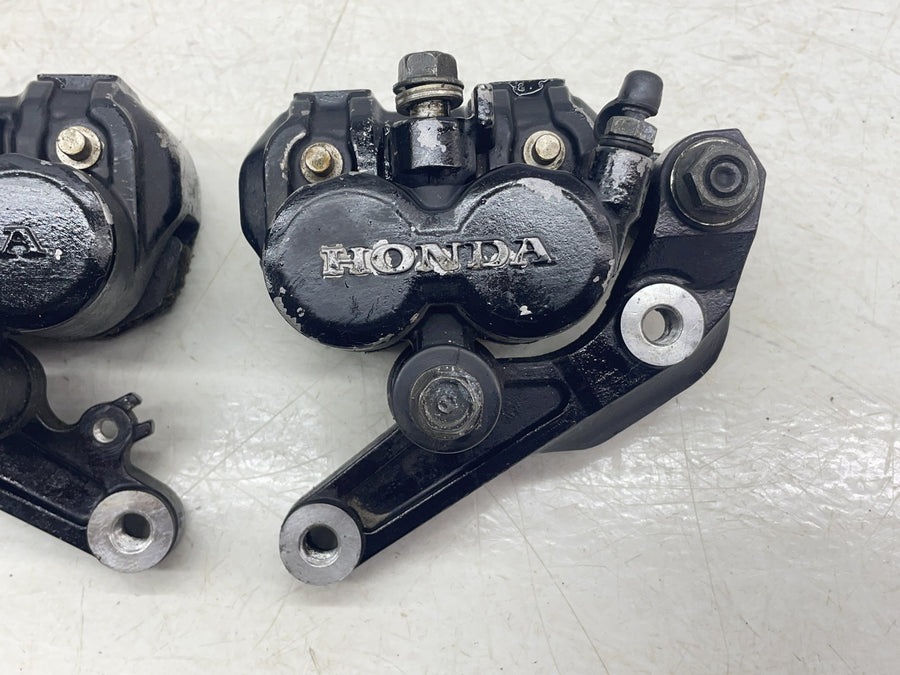 83 HONDA SHADOW 750 VT750 RIGHT LEFT FRONT BRAKE CALIPER SET PAIR CALIPERS