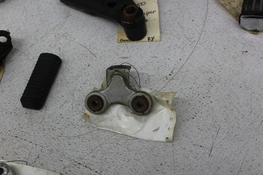 YAMAHA PEG & BRACKET PART LOT