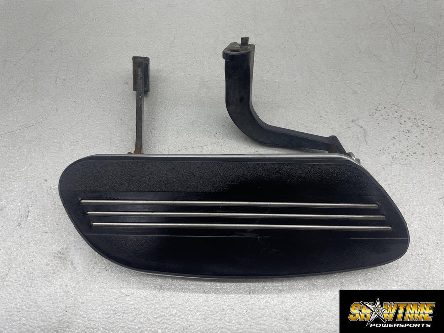 17-23 HARLEY-DAVIDSON ROAD GLIDE SPECIAL FLTRXS LEFT FRONT FLOORBOARD FOOT REST