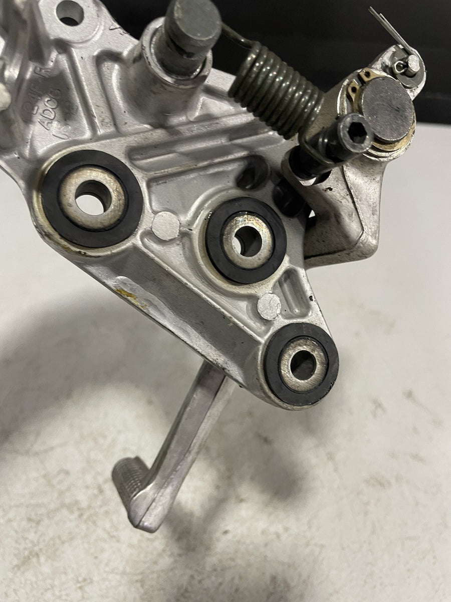 99-07 SUZUKI HAYABUSA RIGHT REARSET REAR SET DRIVER FOOT PEG REST STOP
