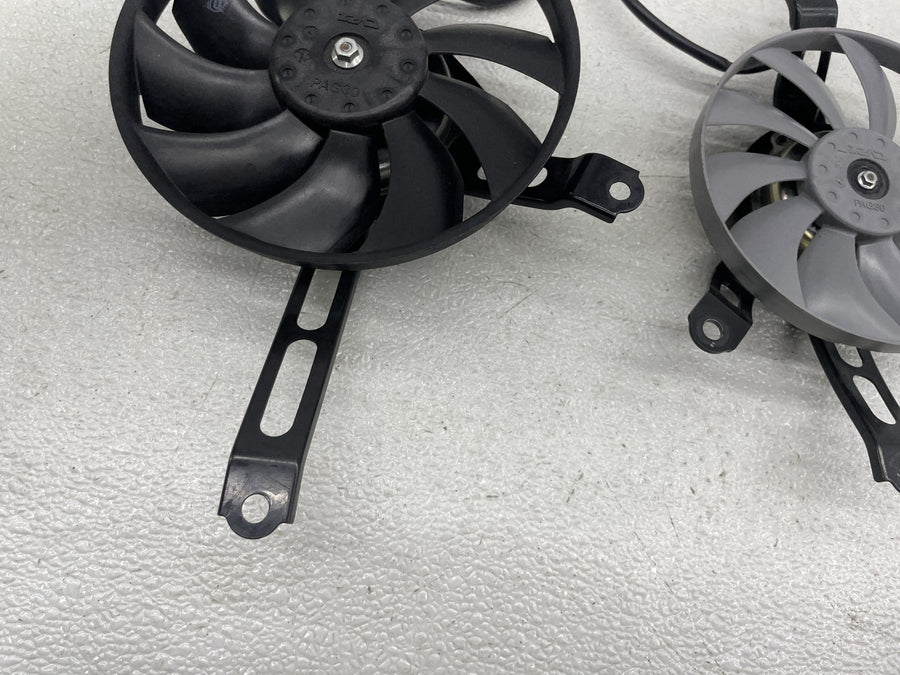 18-21 YAMAHA MT-10 ENGINE LEFT RIGHT RADIATOR COOLING FANS SET PAIR