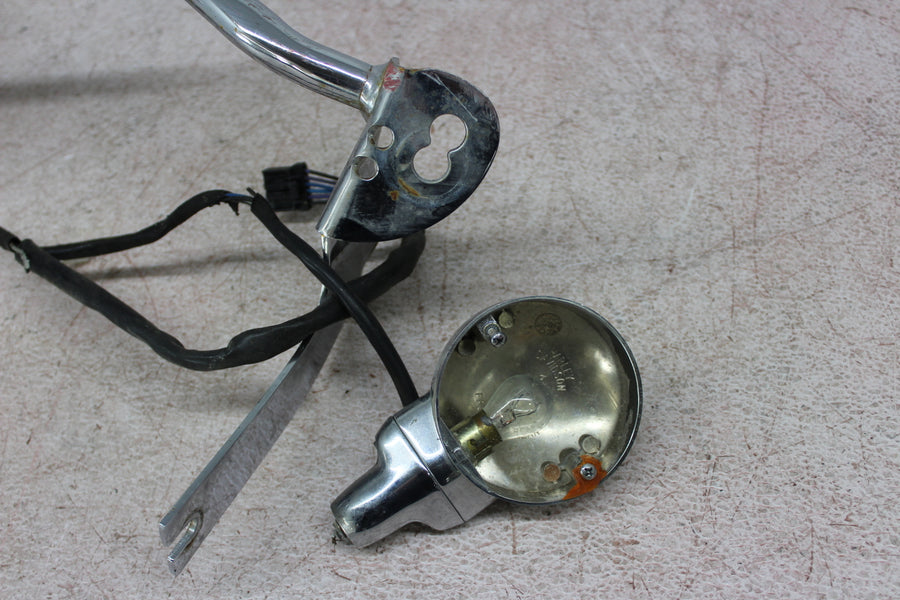 2000 HARLEY-DAVIDSON ROAD KING CLASSIC EFI FLHRCI FRONT TURN SIGNAL BAR MOUNT