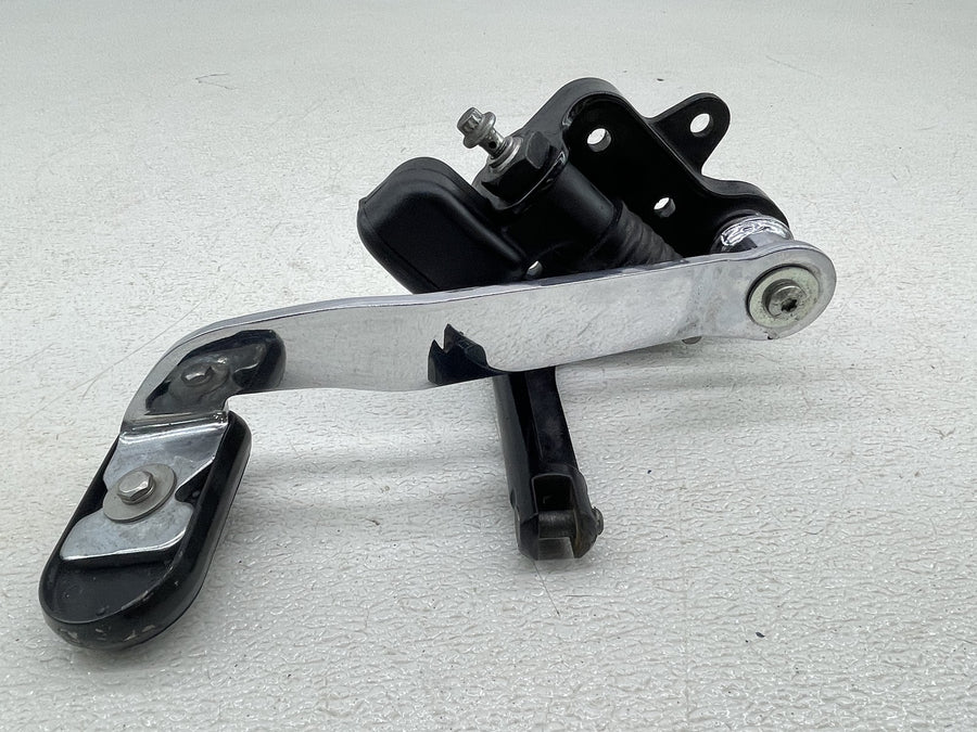 07-09 HARLEY-DAVIDSON SOFTAIL NIGHT TRAIN FXSTB REAR BRAKE MASTER CYLINDER MOUNT
