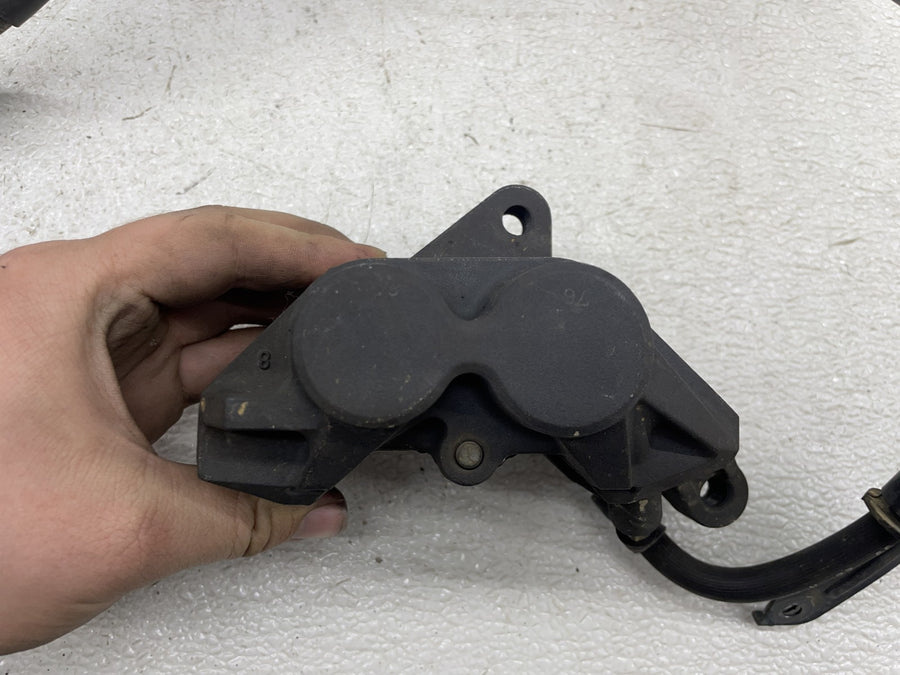 06-15 YAMAHA FZ1 RIGHT LEFT FRONT BRAKE CALIPER SET PAIR CALIPERS W/ BRAKE LINE
