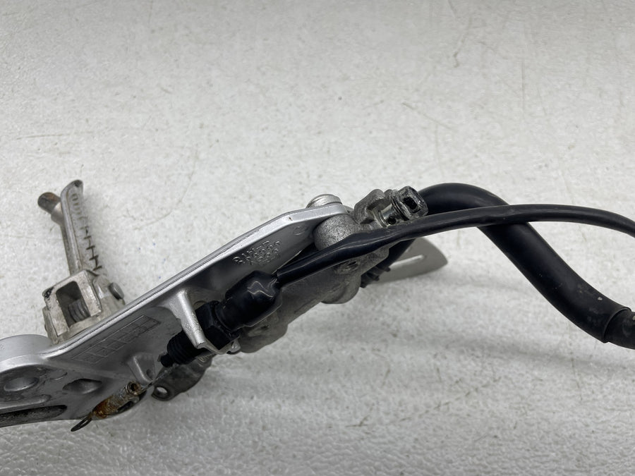 06-07 SUZUKI GSXR600 RIGHT REARSET REAR SET DRIVER FOOT PEG W/ REAR MASTER