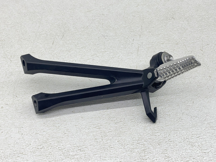 11-26 SUZUKI GSXR600 GSXR750 REAR BACK PASSENGER PEG SET PAIR