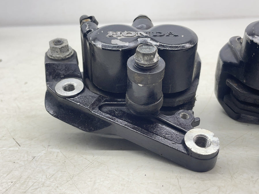 83 HONDA SHADOW 750 VT750 RIGHT LEFT FRONT BRAKE CALIPER SET PAIR CALIPERS