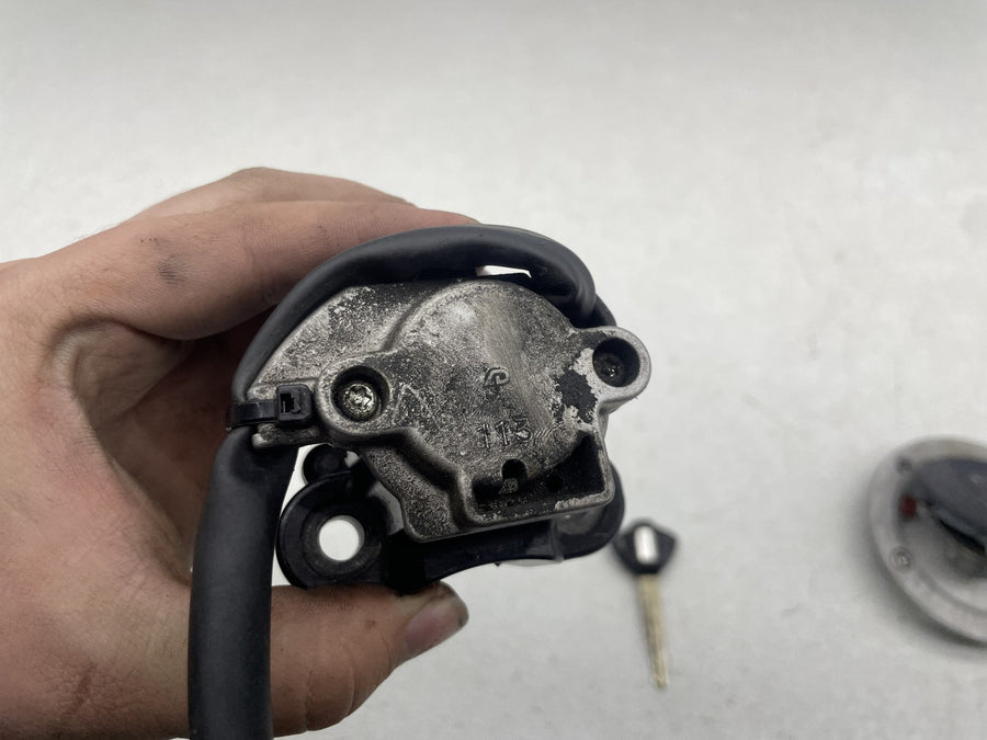 06-07 SUZUKI GSXR600 IGNITION LOCK KEY SET W/ GAS CAP AND SEAT LOCK
