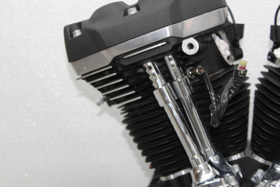 18-20 HARLEY-DAVIDSON STREET BOB FXBB 107CI ENGINE MOTOR HEAD MILWAUKEE M8