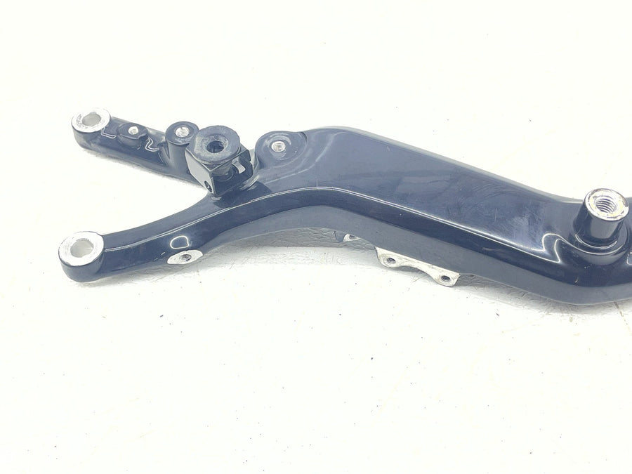 25-26 HARLEY-DAVIDSON NIGHTSTER RH975 RIGHT REAR BACK FENDER STRUT MOUNT BRACKET