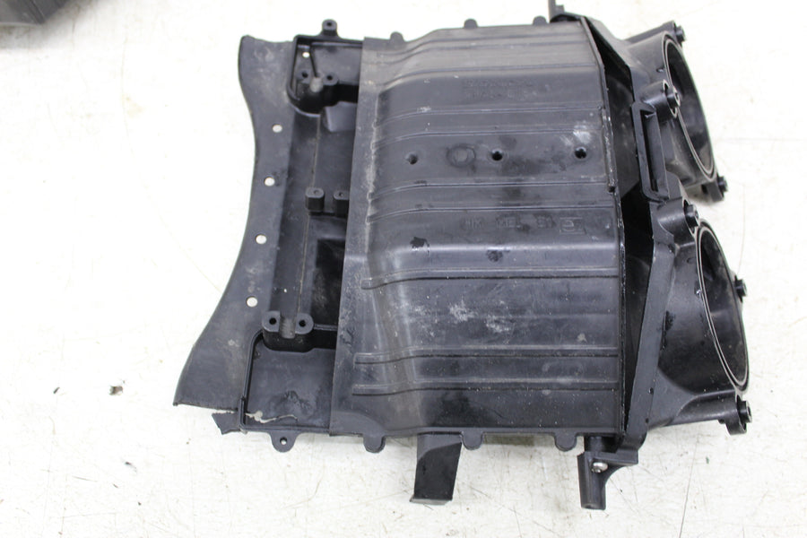 04-05 HONDA CBR1000RR AIRBOX AIR INTAKE FILTER BOX FRONT DUCT (SEE DESCP)