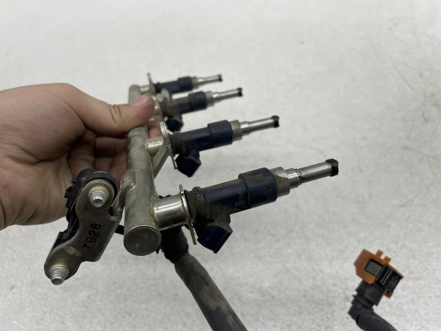 06-15 YAMAHA FZ1 FUEL INJECTORS W/ RAIL