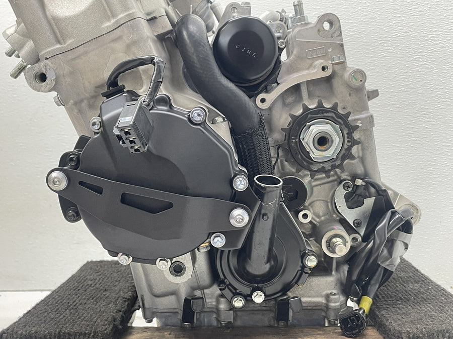 24-26 KAWASAKI NINJA ZX6R ZX636 COMPLETE ENGINE MOTOR CASES RUNS CLEAN NICE!