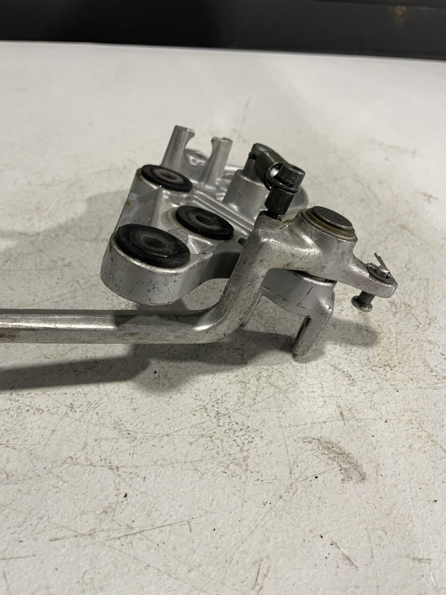 99-07 SUZUKI HAYABUSA RIGHT REARSET REAR SET DRIVER FOOT PEG REST STOP