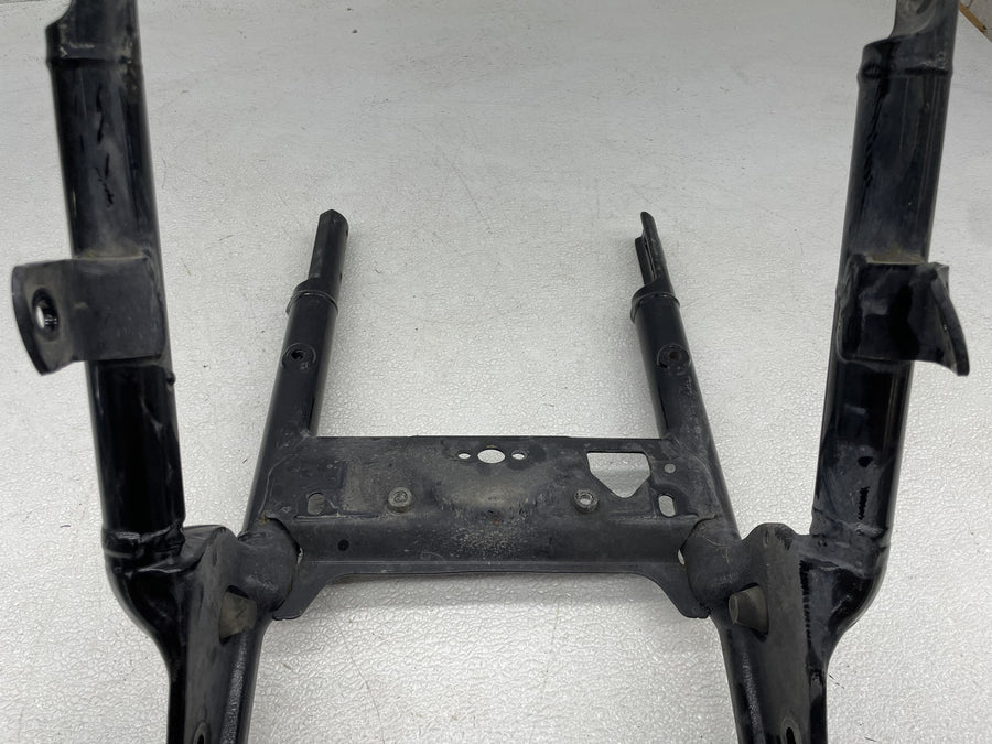 07-11 HARLEY-DAVIDSON ROAD KING CLASSIC FLHRC REAR BACK FENDER SUPPORT SUBFRAME