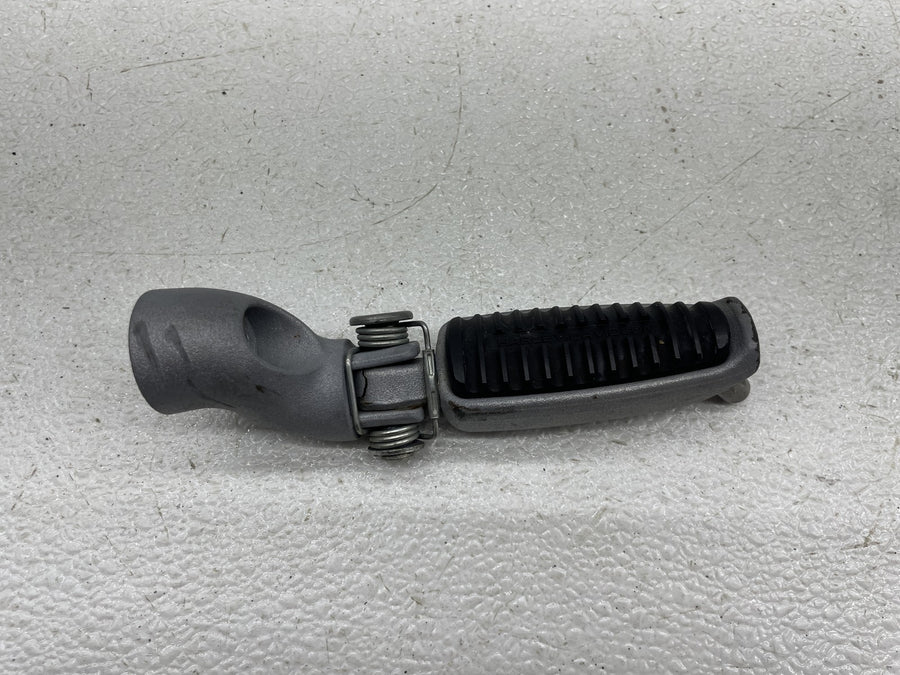 06-07 HARLEY-DAVIDSON STREET ROD VRSCR FRONT FOOT RESTS PEGS STEPS SET PAIR