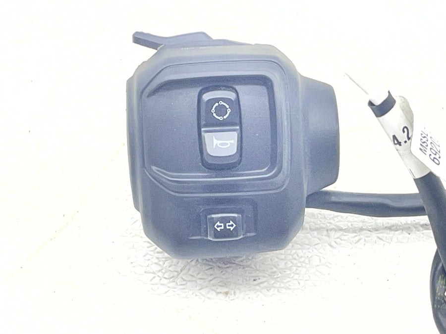 25-26 HARLEY-DAVIDSON NIGHTSTER RH975 LEFT SWITCH CONTROL HORN SIGNALS SWITCHES