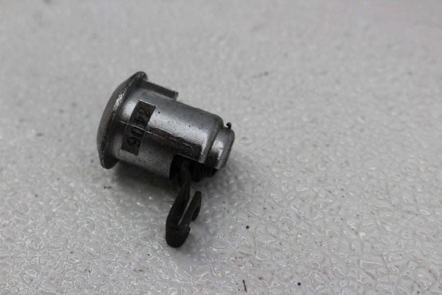 06-07 YAMAHA YZF R6 GAS CAP KEY AND HELMET LOCK