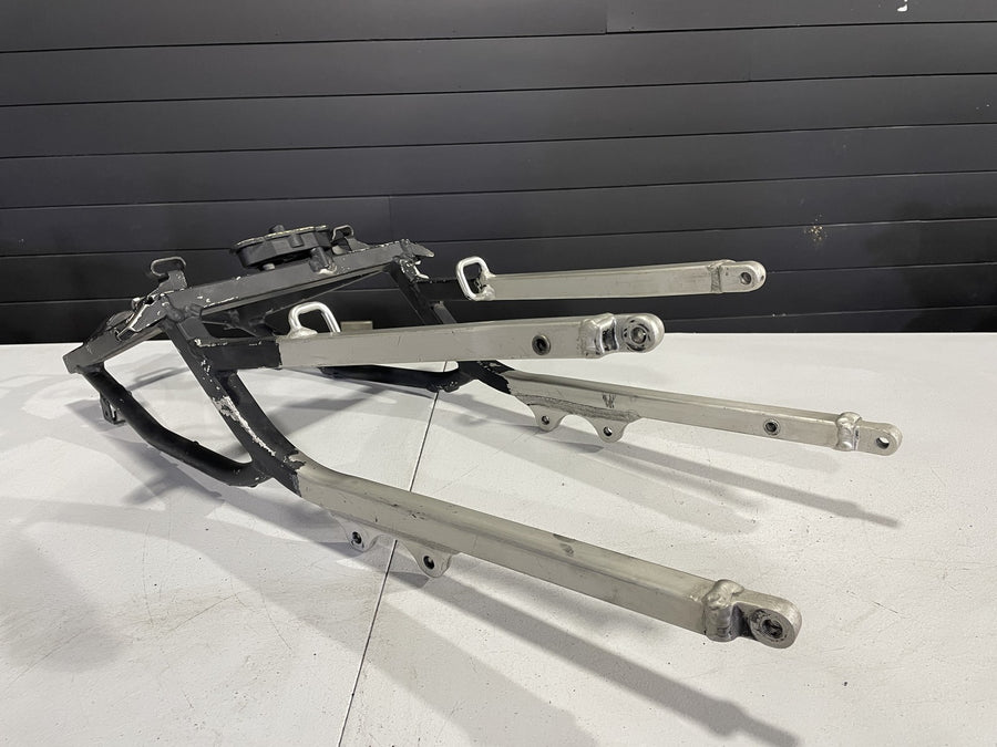 01-05 SUZUKI GSXR600 GSXR750 01-02 GSXR1000 REAR BACK TAIL SUBFRAME SUB FRAME