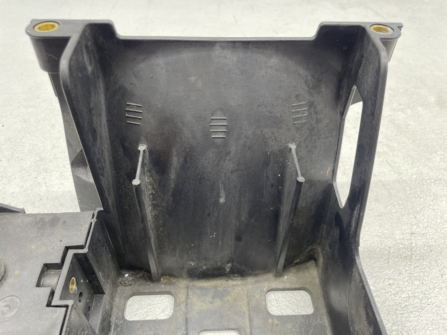 17-23 HARLEY-DAVIDSON ELECTRA GLIDE ULTRA LIMITED FLHTK BATTERY TRAY BOX HOLDER