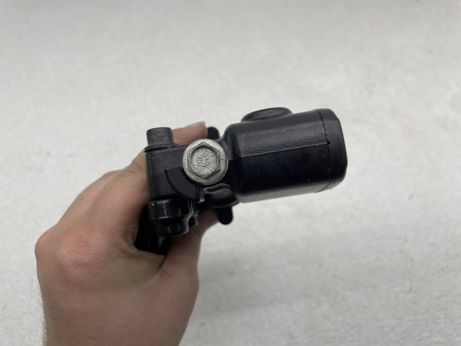 18-23 HARLEY-DAVIDSON STREET BOB REAR BACK BRAKE MASTER CYLINDER W/ MOUNT