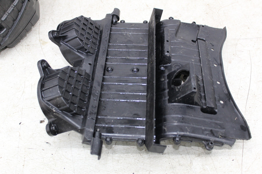 04-05 HONDA CBR1000RR AIRBOX AIR INTAKE FILTER BOX FRONT DUCT (SEE DESCP)