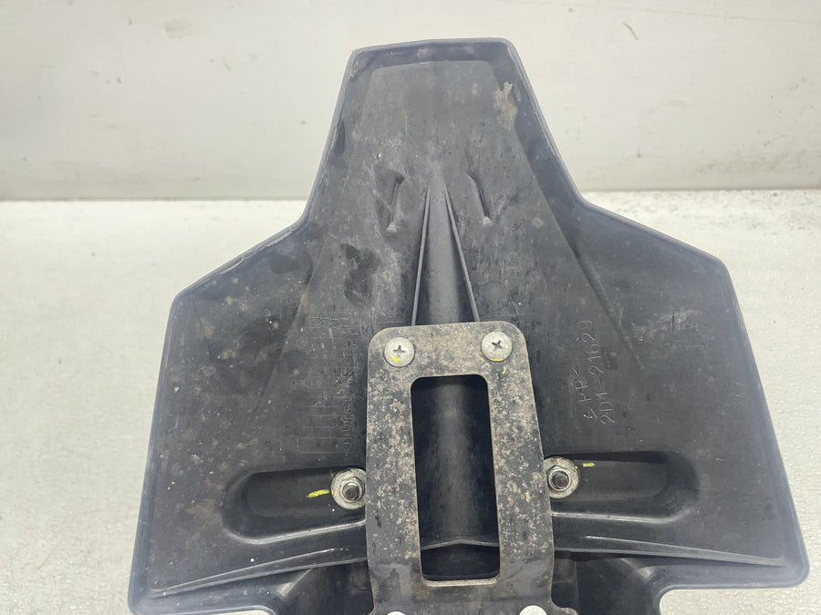 11-13 YAMAHA FZ8 REAR BACK FENDER MUD GUARD TAG LIGHT MOUNT