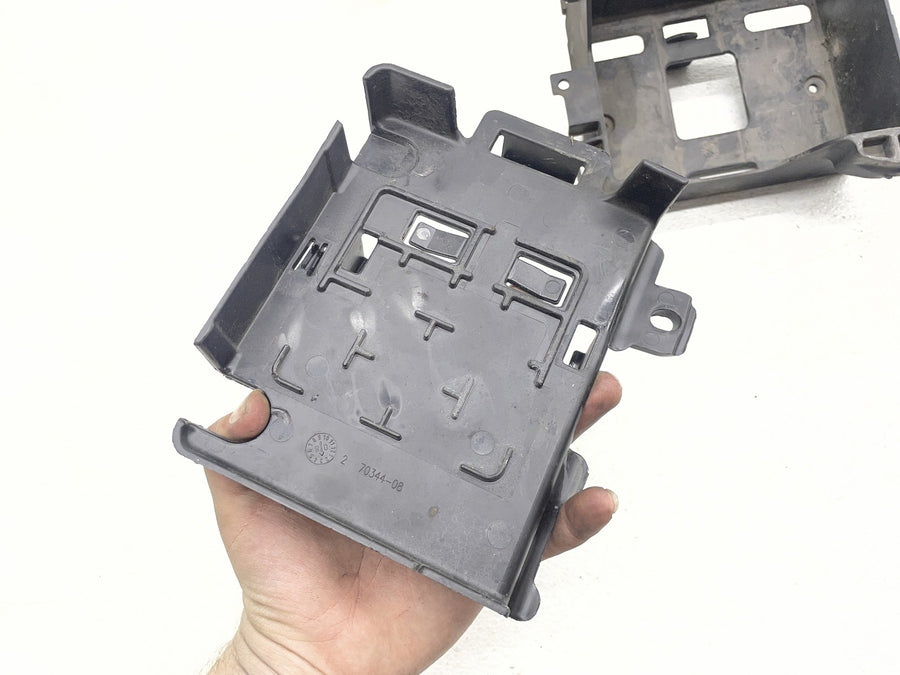 07-11 HARLEY-DAVIDSON STREET GLIDE FLHX BATTERY TRAY BOX HOLDER
