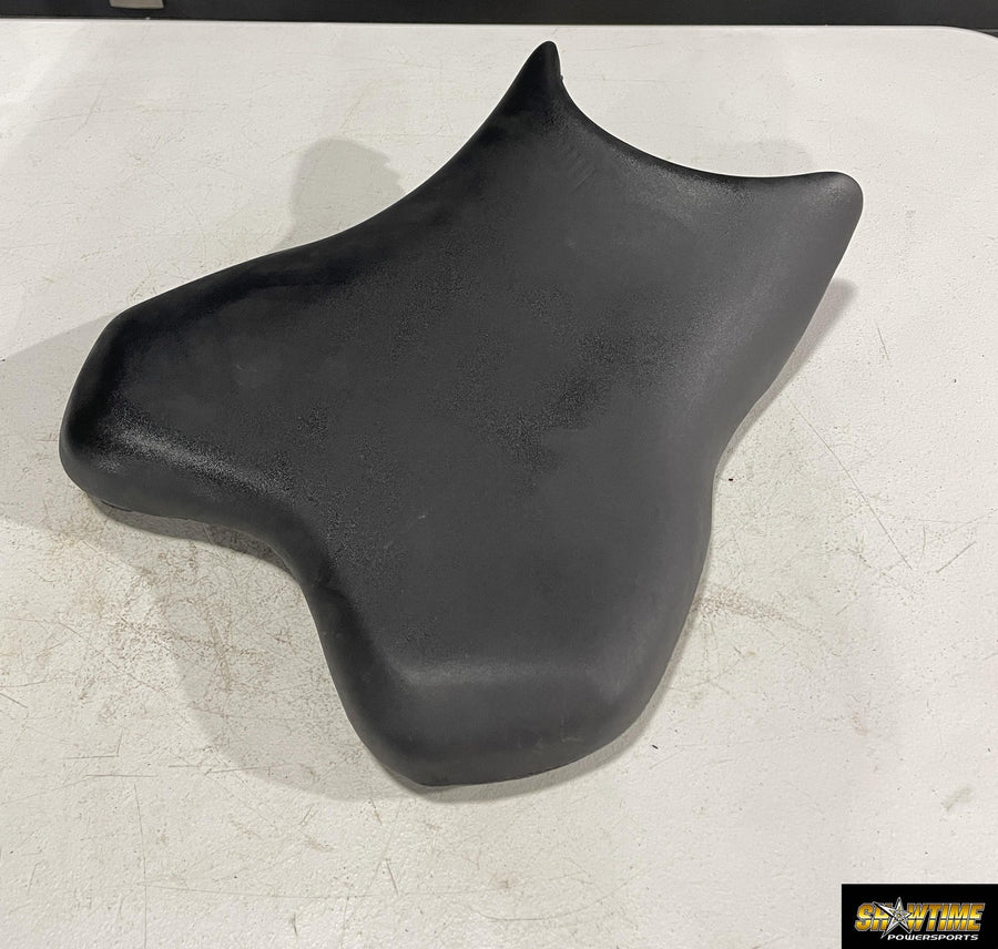06-07 YAMAHA YZF R6 FRONT DRIVERS SEAT PAD SADDLE PILLION