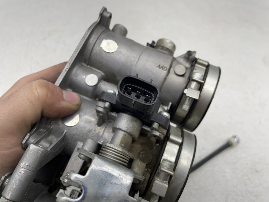 06-15 YAMAHA FZ1 THROTTLE BODY BODIES
