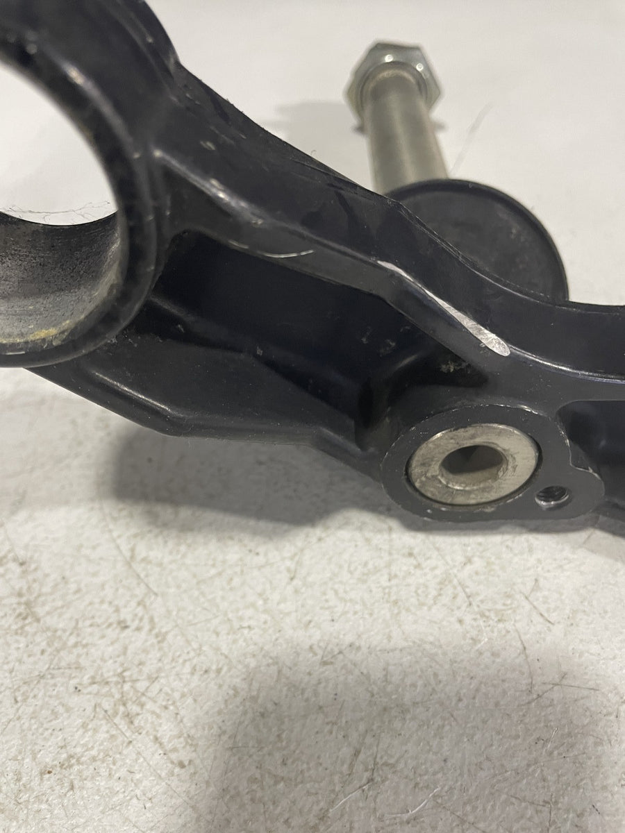 03 04 TRIUMPH DAYTONA 600 FRONT FORKS CLAMP LOWER TRIPLE TREE STEM