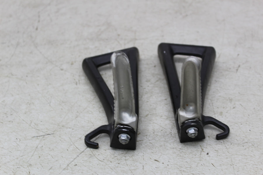 08-16 YAMAHA YZF R6 RIGHT LEFT REAR BACK PASSENGER PEGS STEPS PAIR (SEE DESCP)